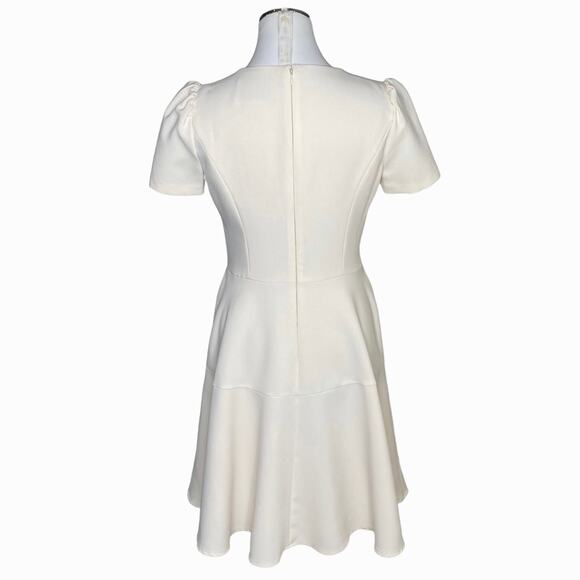 Gal Meets Glam Kate Dress in Cream - Picture 3 of 12